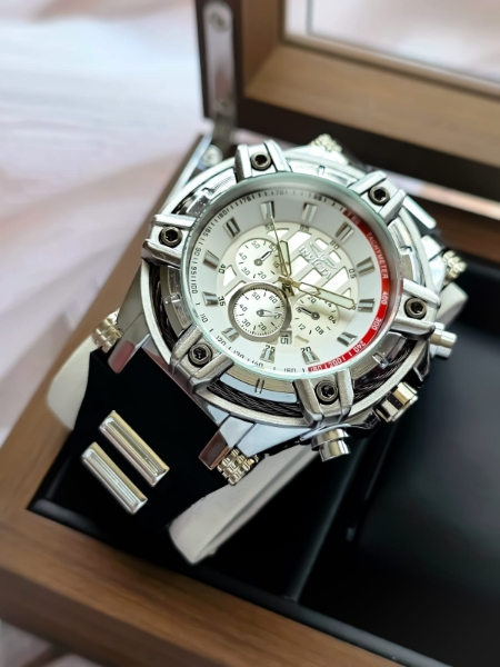 Imagen de RELOJ PARA HOMBRE INVICTA - NEGRO CON DETALLES PLATEADOS